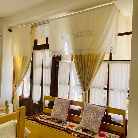 بيت ضيافة Medieval Gjirokastër